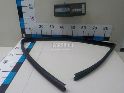 LR114323 Уплотнитель стекла двери Land Rover Range Rover Evoque 2019