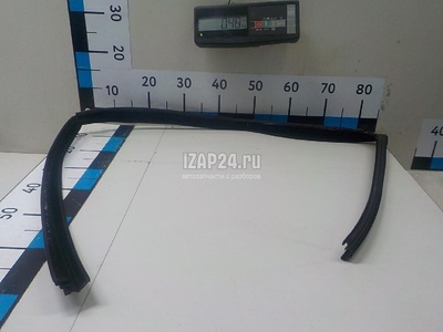 LR114322 Уплотнитель стекла двери Land Rover Range Rover Evoque 2019