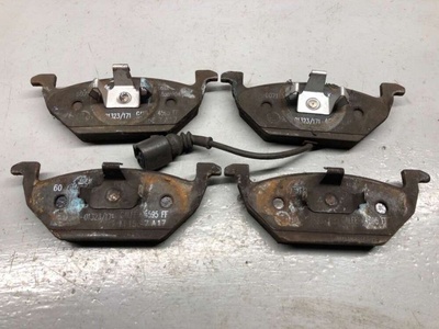 1J0698151F Тормозные колодки передние Volkswagen Bora 2000