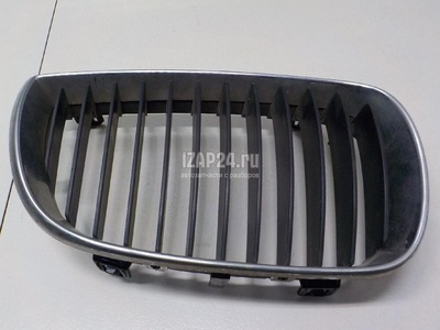 51137077130 Решетка радиатора правая BMW 1-serie E87/E81 (2004 - 2011)