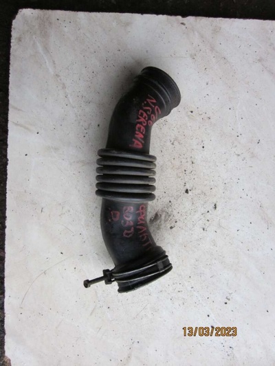 1657805E02 Патрубок воздушного фильтра Nissan Bluebird U14 1998