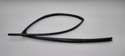 6815233130 Уплотнитель стекла двери Toyota Camry (XV70) MXV70 2021