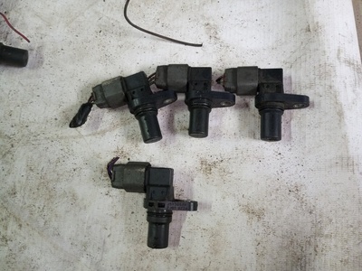 J5T30571 Датчик положения распредвала Mazda DEMIO DY3W
