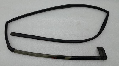 63527XA03A Уплотнитель стекла двери Subaru Tribeca WX 2007