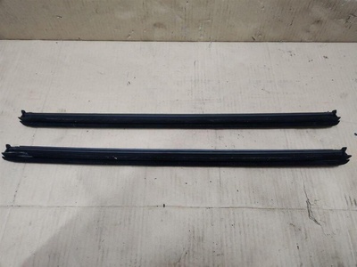 7P0839472C Уплотнитель двери задней правой Porsche Cayenne 958 2012