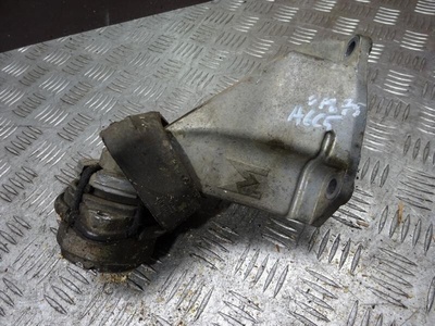 8d0399113ag Кронштейн КПП Audi A6 2003
