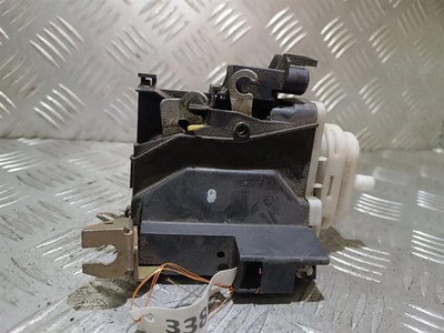 8D1837016A Замок двери передней правой Audi A4 B5 1994-1999 1998