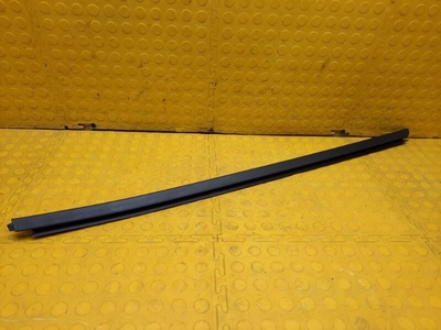 828207101R Уплотнитель опускного стекла Renault Duster 2021