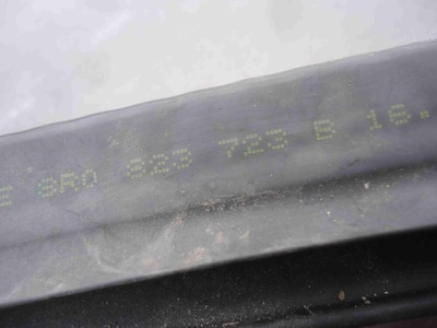 8R0823723B Уплотнитель Audi Q5 2014