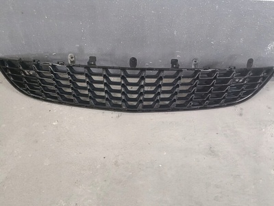 13264552 решётка центральная бампера astra j gtc