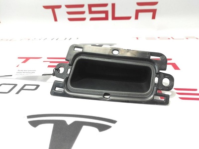 105040900D Ручка открывания багажника Tesla Model X 2017 1050409-00-D