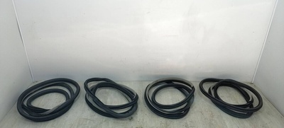 808330001R уплотнитель двери Renault Laguna 3 2009 ,769240001R
