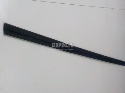 6817142050 Уплотнитель (внутри) Toyota RAV 4 (2006 - 2013)