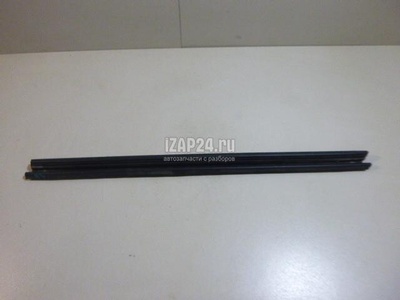 823309602R Уплотнитель стекла двери Renault Kaptur 2016