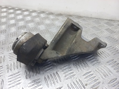 8D0399113AG Кронштейн КПП Audi A6(C5) 2001