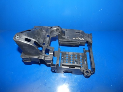 A2055453040 мерседес c класса w205 крепление стеллаж tuneru