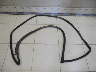 6786212870 Уплотнитель двери TOYOTA Corolla E12 2001-2006