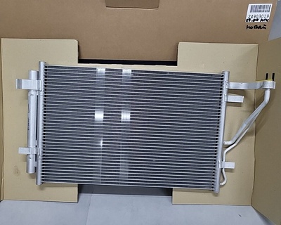 976061M000 Радиатор кондиционера KIA Cerato 2009-2013