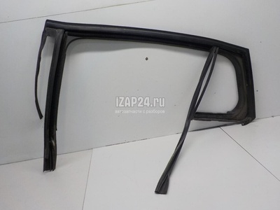 823317541R Уплотнитель стекла двери Renault Megane III (2009 - 2016)