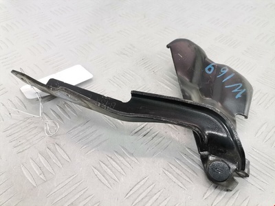 D10E52420 Петля капота левая Mazda CX-3 (DK) (2015-2023) 2015 ,