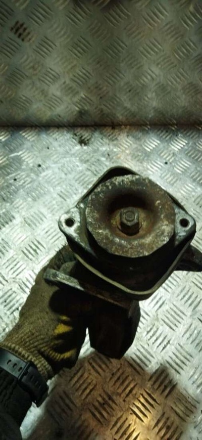 8D0399114T Кронштейн двигателя Audi A6 C5 (S6,RS6) 2000