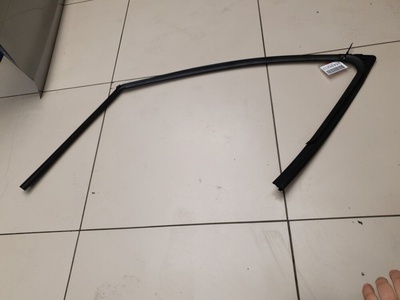 GHP958605D Уплотнитель стекла передней правой двери Mazda 6 GJ 2013-2019