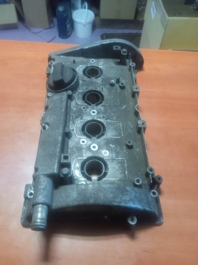 06A103469S audi oe крышка клапонов