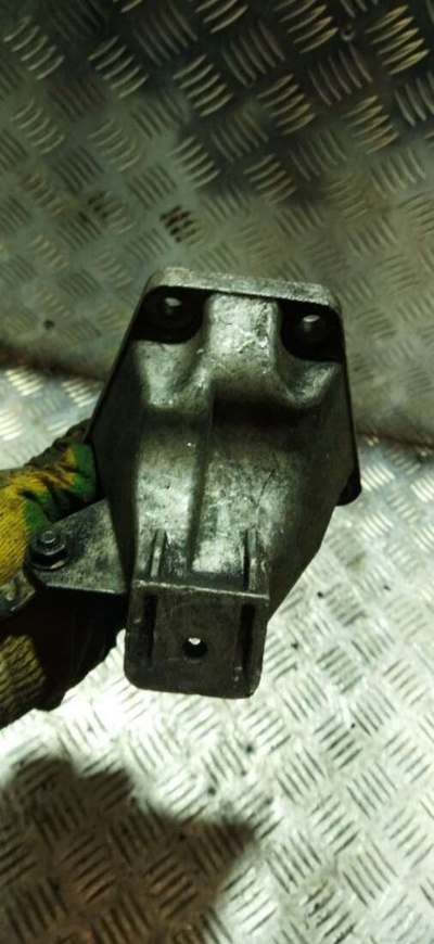 4B0199308E Кронштейн двигателя Audi A6 C5 (S6,RS6) 1999