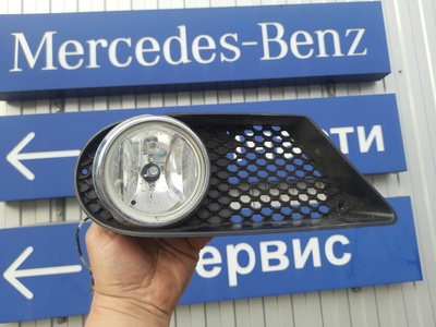 A2198850553 Заглушка (решетка) в бампер передний Mercedes CLS W219 2010 ,2198850553