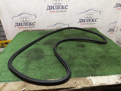 4L0833721 уплотнитель двери Audi Q7 2005>