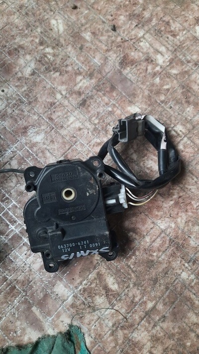 0637006241 СЕРВОПРИВОД ЗАСЛОНОК ПЕЧКИ Toyota IPSUM CXM10G, SXM10G, SXM15G 063700-6241