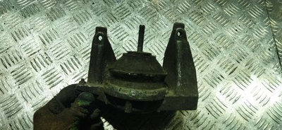 4a0199352 Подушка крепления двигателя Audi A6 C4 (S6,RS6) 1996