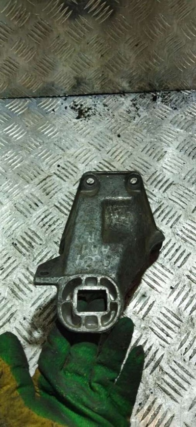 4A0199312E Кронштейн двигателя Audi A6 C4 (S6,RS6) 1996