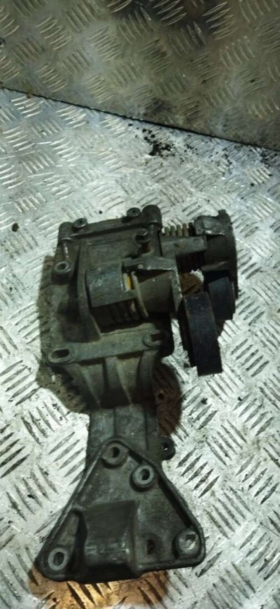 31251652 Кронштейн генератора Ford Focus 2 2008