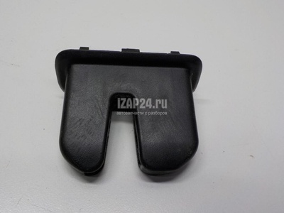 8E5827520 Кожух замка багажника VAG A4 [B6] (2000 - 2004)