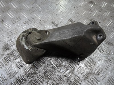 8d0399113ag Кронштейн КПП Audi A6 1998