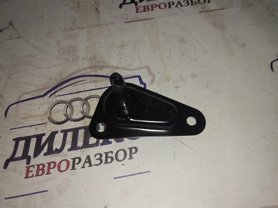 8E9886817 крепеж Audi A6 (C6 4F) 2004-2011 2010