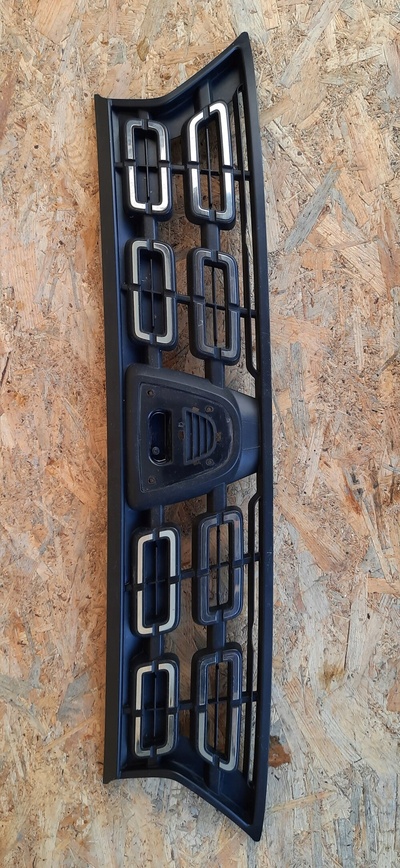 623109628R duster ii решетка радиатора