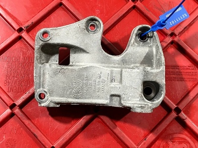 079903805AF Кронштейн генератора Audi A8 D4/4H 2014
