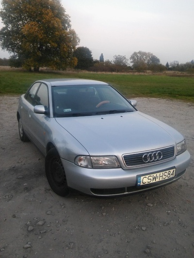 Audi a4 b5 1.6 бензин 101km седан el . стекло