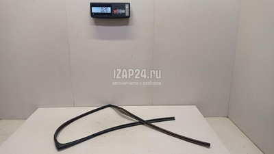 6814248040 Уплотнитель стекла двери Toyota Highlander II (2007 - 2013)