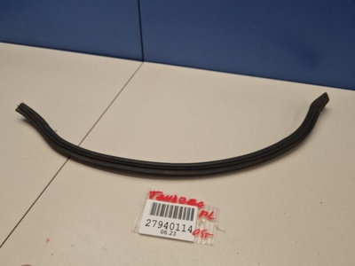 7L6837717 Уплотнитель двери передней левой Volkswagen Touareg 2002-2010