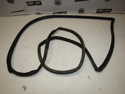 6786142041 Уплотнитель двери TOYOTA RAV 4 2000-2005