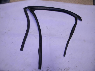1743083 Уплотнитель стекла двери FORD Focus II 2005-2008