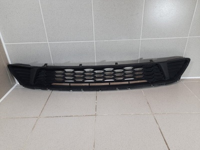86560J7000 Решетка в бампер центральная Kia Ceed CD