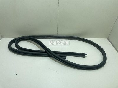 908305196R Уплотнитель багажника Renault Sandero 2014