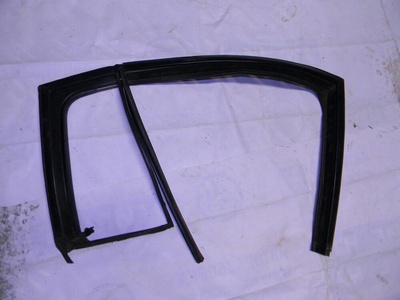7701475186 Уплотнитель стекла двери RENAULT Megane II 2002-2009