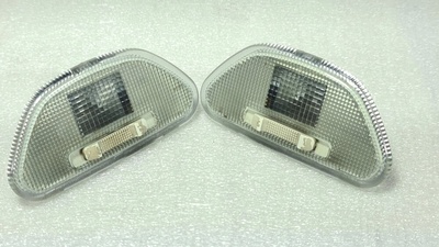 8D99471118D9947112 лампочка индикатор освещения салона audi a4 b5
