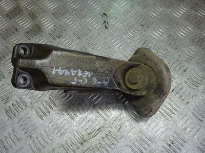 8d0399113ag Кронштейн КПП Audi A6 2001