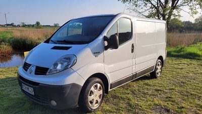 Renault trafic 2.0 dci 115 л.с . климат навигация